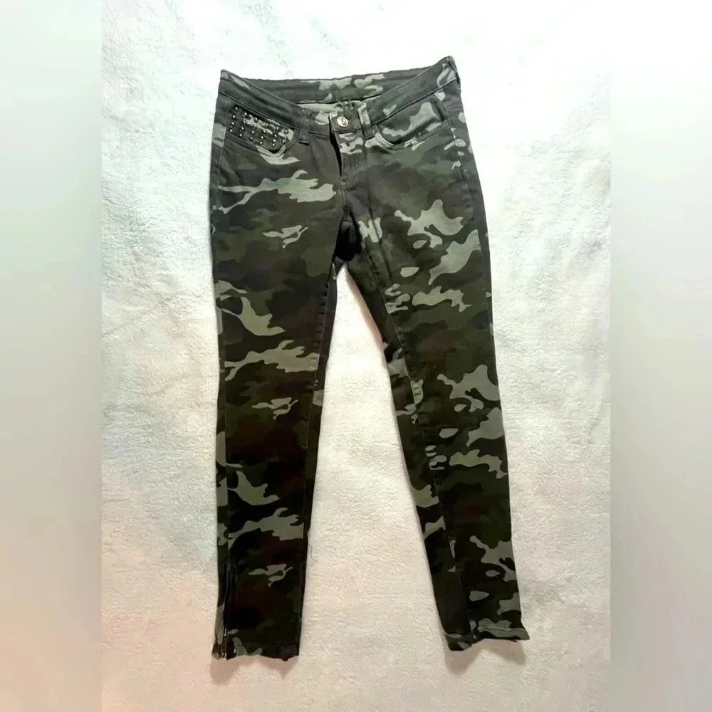 Size: 7 Jean - Picture 2 of 6